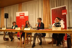 v.l. Pfr. Ulrike Walter, Esther Graf Judaistin, Lars Castellucci MdB, Elif Elmas Islamwissenschaftlerin